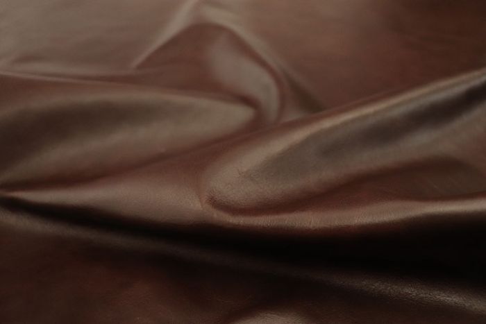 Close up picture of multitone chocolate full grain leather for upholstery