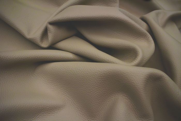 Picture showing the characteristics of a taupe full grain leather hide